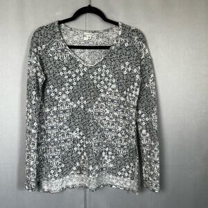 Women's EUC Bethany Mota Neutral Green Allover Print V Neck Knit Pop Over Top XS